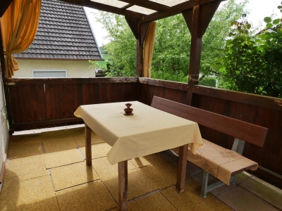 überdachte Terrasse vor dem Wohnbereich